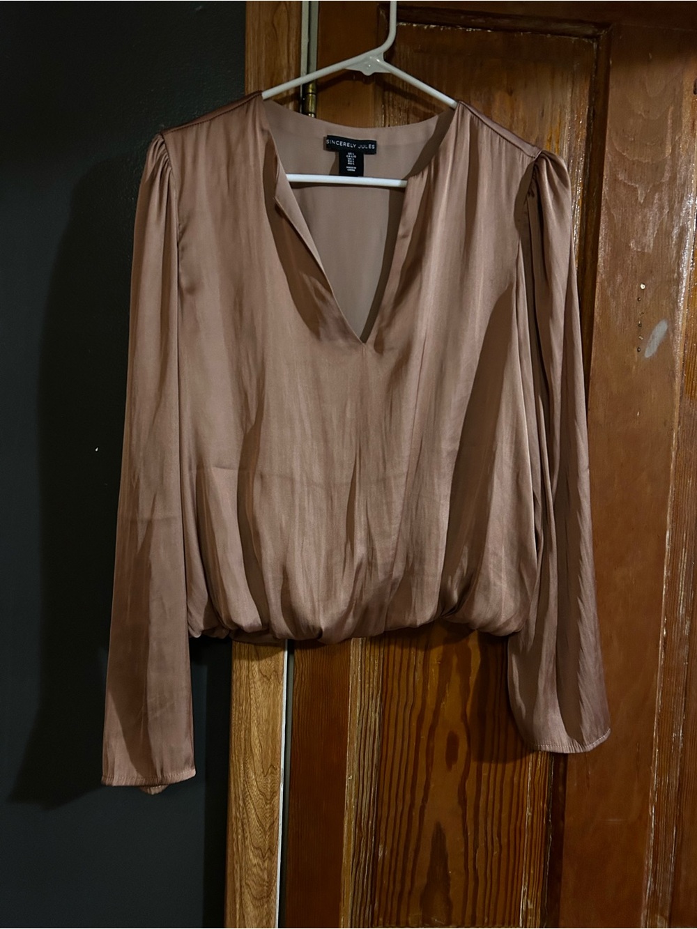 Sincerely Jules Blouson V-Neck Long Sleeve Top in Dusty Mauve